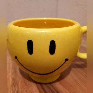 Teleflora Gift Large Yellow Smile Face Emoji Mug